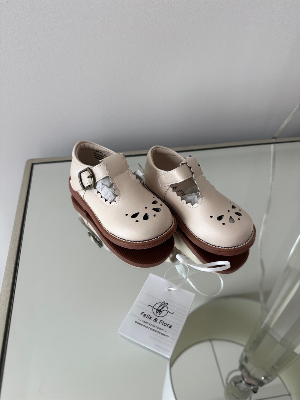 Felix & Flora Cream Leather Mary Jane Kids Shoes size 8